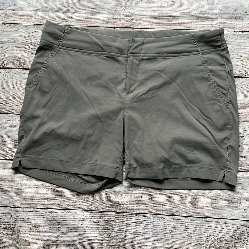💪🏽 Women’s Columbia OmniShield shorts